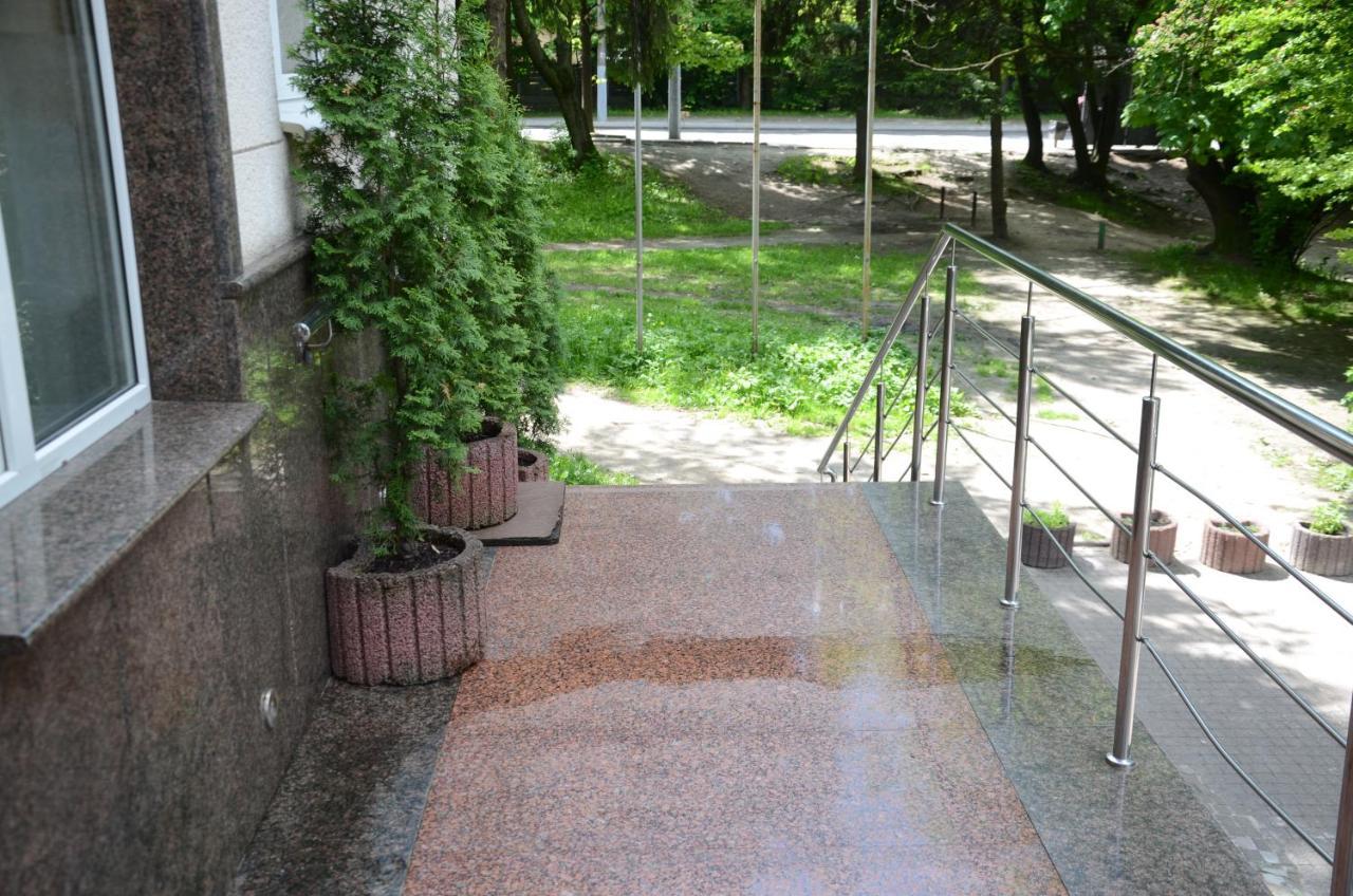Burger Plus Inn Lviv Exteriör bild